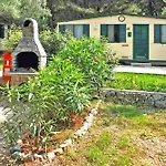 Ferienhaus Mobile Homes In Camp Kovacine, Cres, With Long Pebble