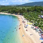 Mobile Homes In Camp Kovacine, Cres, With Long Pebble Dom wakacyjny