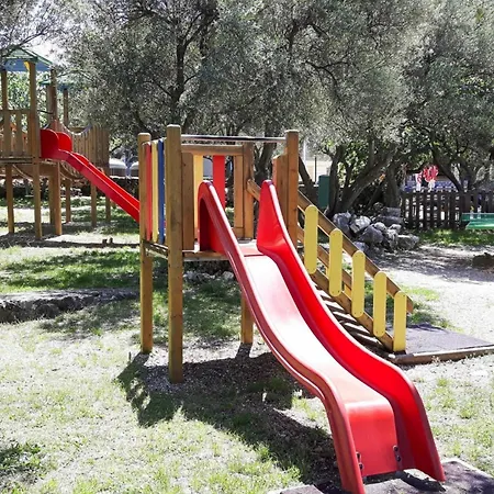 Mobile Homes In Camp Kovacine, Cres, With Long Pebble Holiday home *