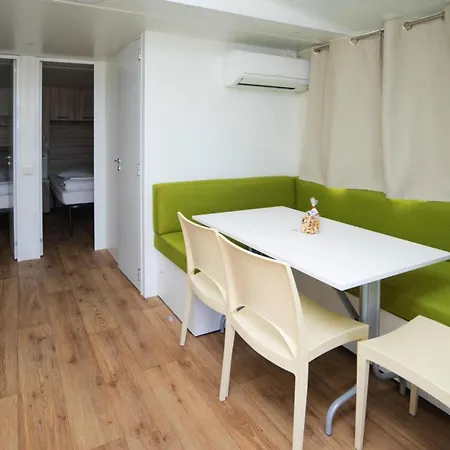 Mobile Homes In Camp Kovacine, Cres, With Long Pebble Feriehus