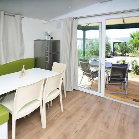 Mobile Homes In Camp Kovacine, Cres, With Long Pebble Feriehus