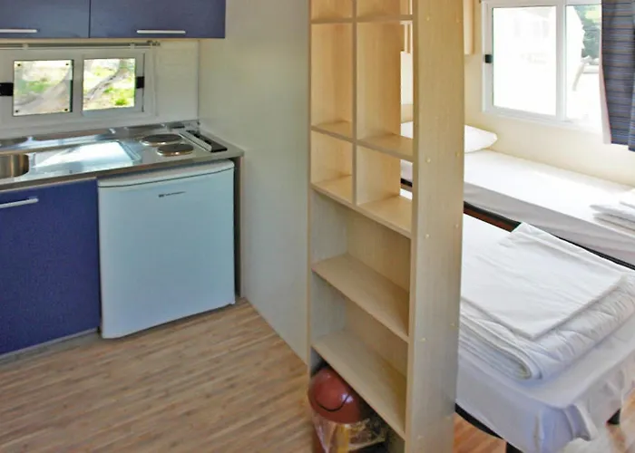 Mobile Homes In Camp Kovacine, Cres, With Long Pebble Prázdninový dům *