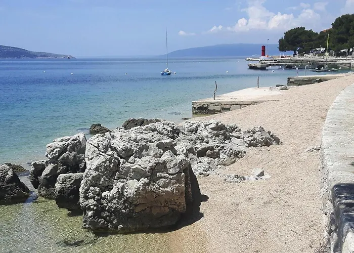 Mobile Homes In Camp Kovacine, Cres, With Long Pebble Cres