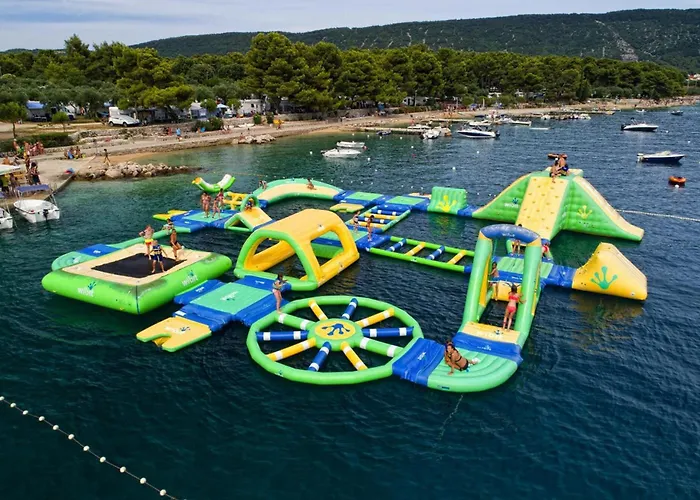 Mobile Homes In Camp Kovacine, Cres, With Long Pebble كريس