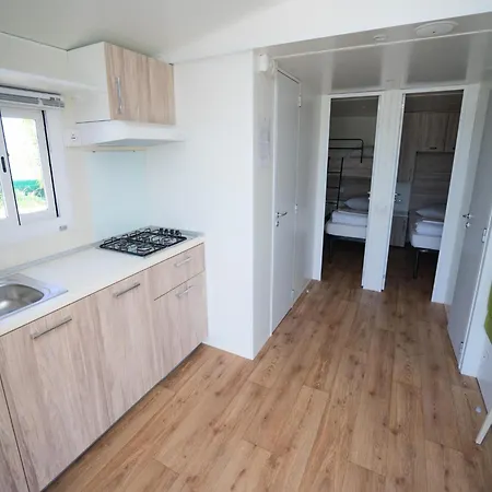 Mobile Homes In Camp Kovacine, Cres, With Long Pebble 別荘 *