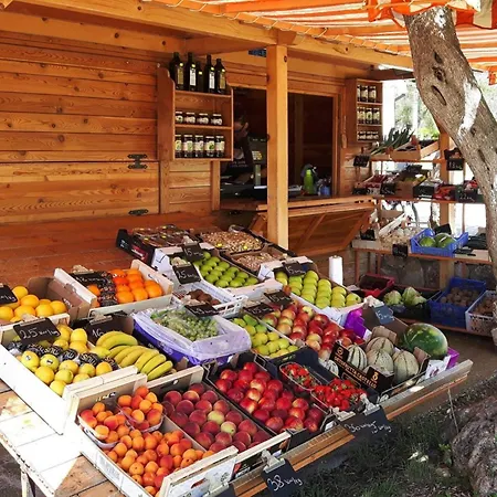 Mobile Homes In Camp Kovacine, Cres, With Long Pebble ツレス