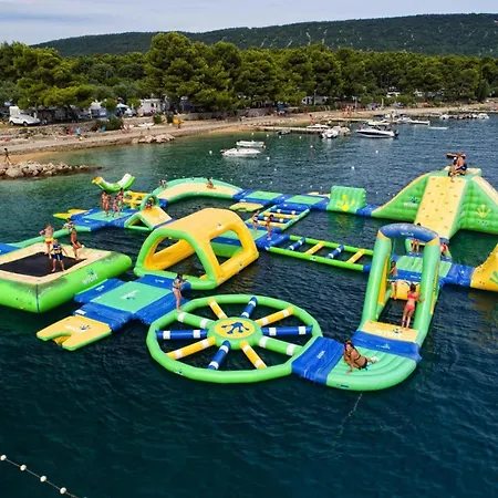 Mobile Homes In Camp Kovacine, Cres, With Long Pebble 別荘 ツレス