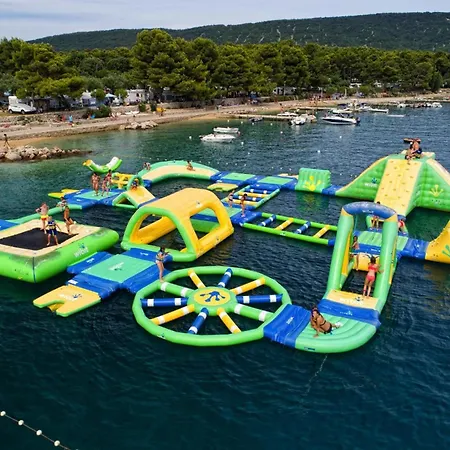 Mobile Homes In Camp Kovacine, Cres, With Long Pebble ツレス