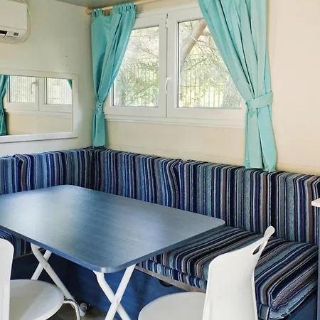 別荘 Mobile Homes In Camp Kovacine, Cres, With Long Pebble