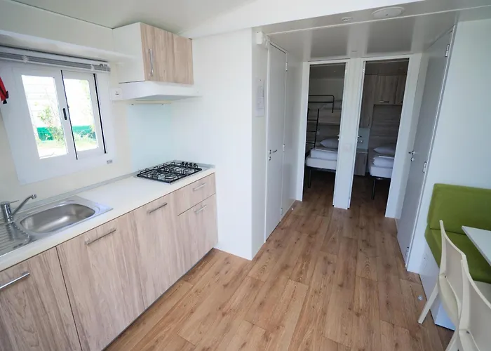 Mobile Homes In Camp Kovacine, Cres, With Long Pebble Hébergement de vacances *