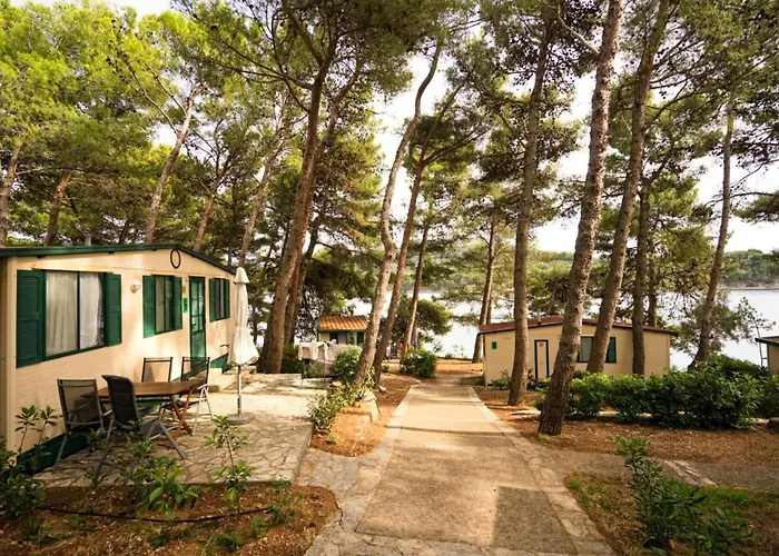 Hébergement de vacances Mobile Homes In Camp Kovacine, Cres, With Long Pebble *