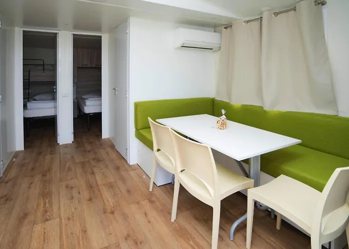 Mobile Homes In Camp Kovacine, Cres, With Long Pebble Hébergement de vacances