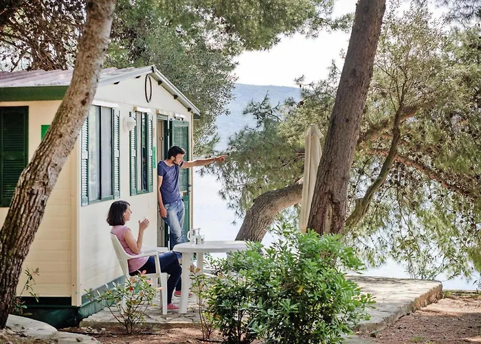 Hébergement de vacances Mobile Homes In Camp Kovacine, Cres, With Long Pebble Cres
