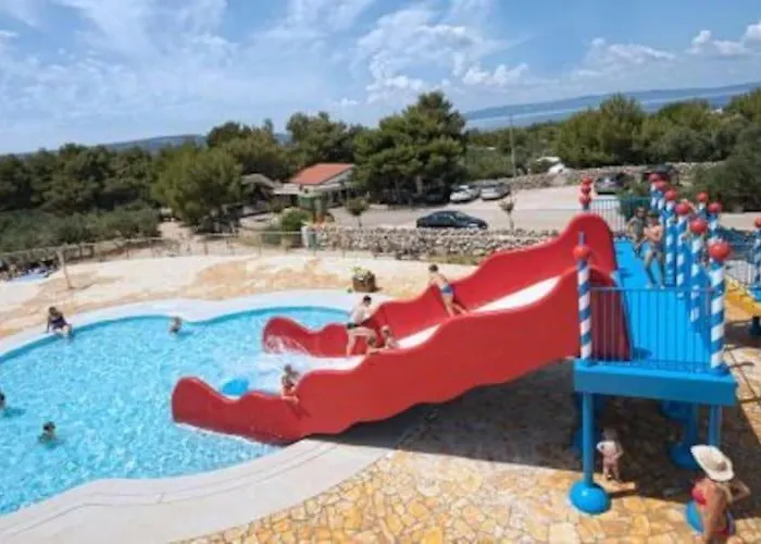 Hébergement de vacances Mobile Homes In Camp Kovacine, Cres, With Long Pebble Cres